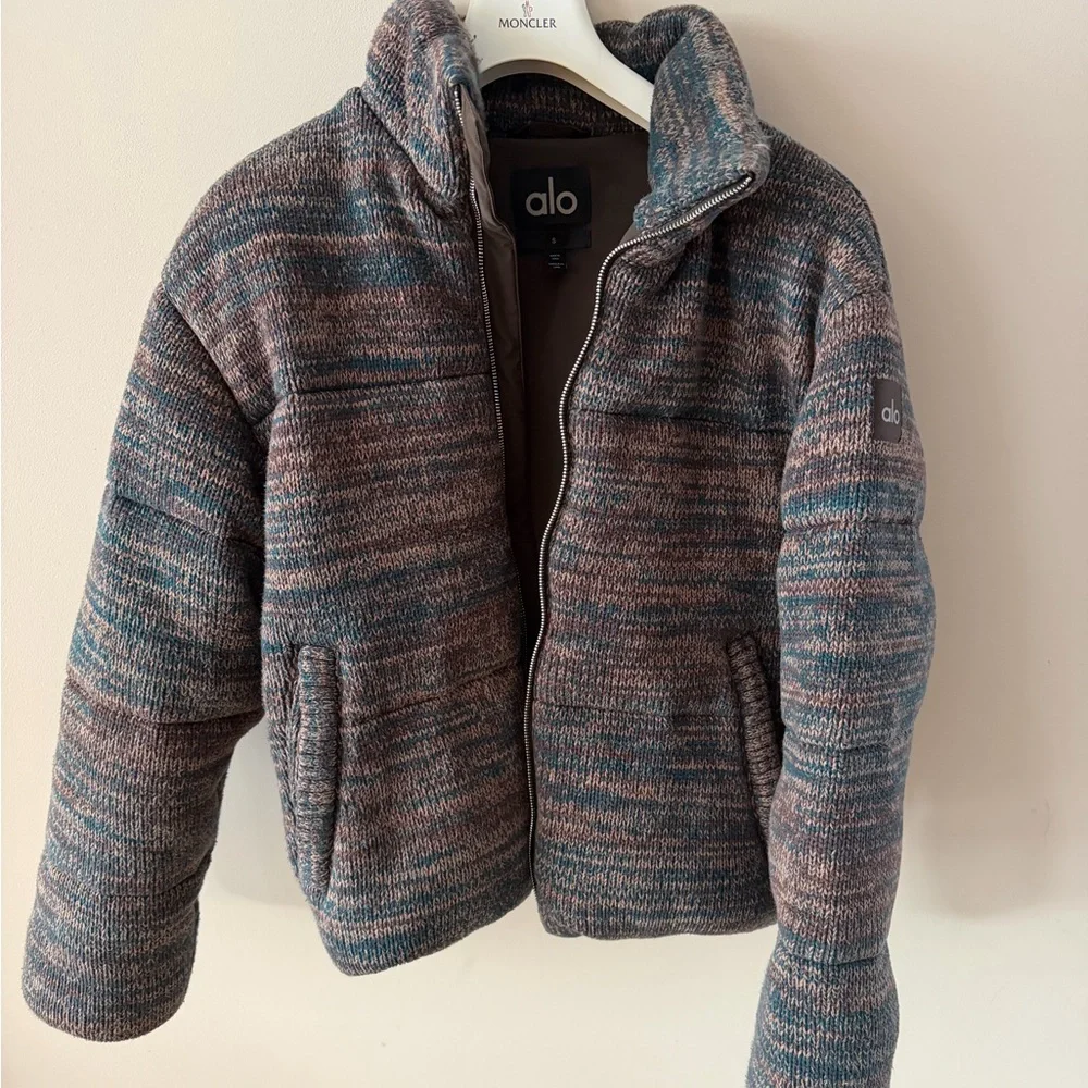 ALO Yoga Stage Sweather Puffer - Picture 1 of 4